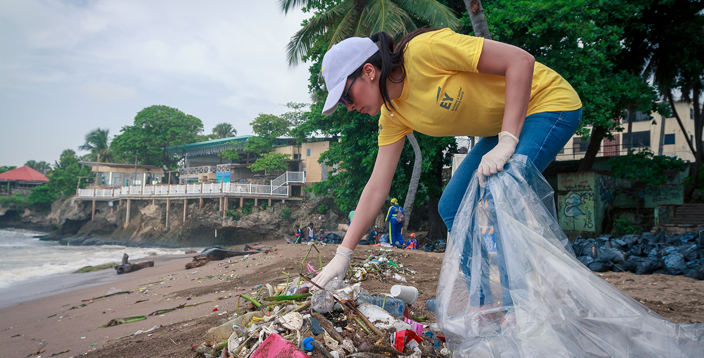 volunteer cleaning up trash