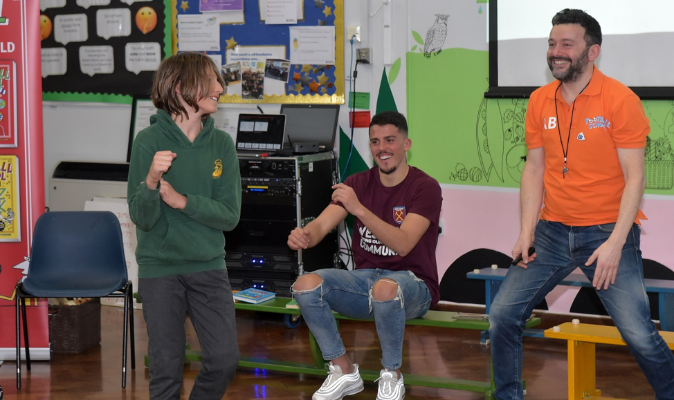 West Ham United midfielder Pablo Fornals visits young students in class.